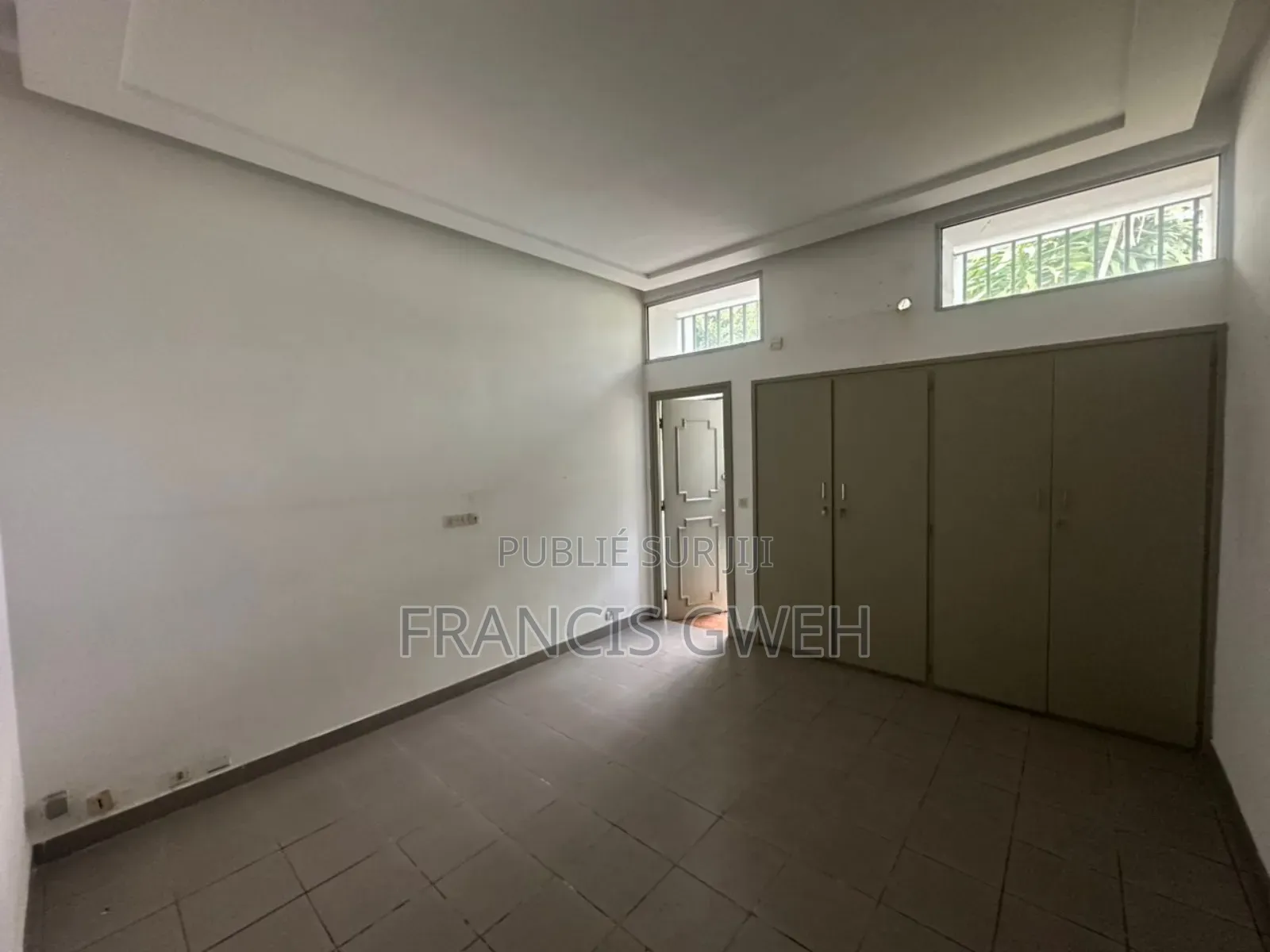 4chbre Villa dans Francis Gweh, Cocody à Louer