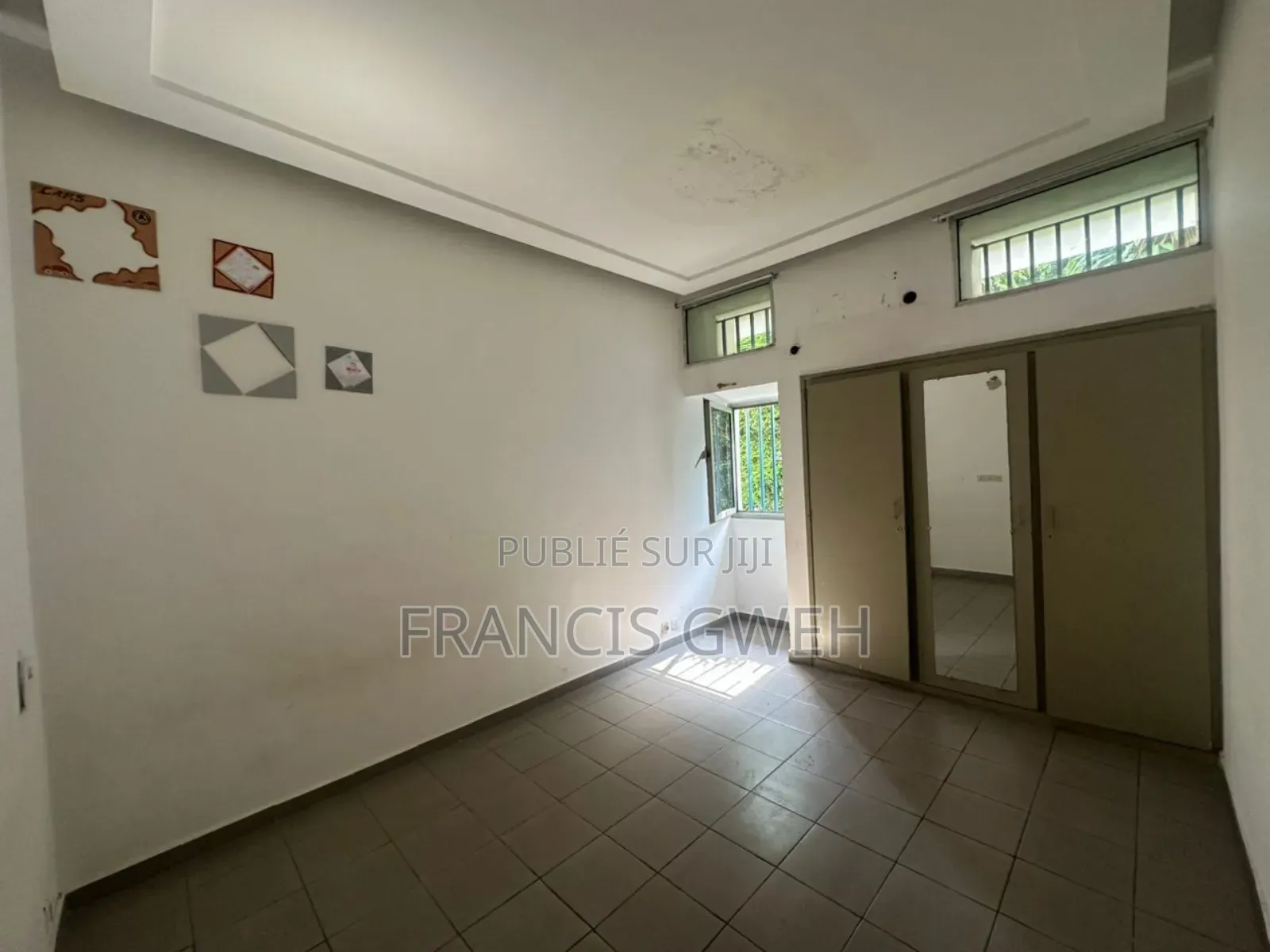 4chbre Villa dans Francis Gweh, Cocody à Louer