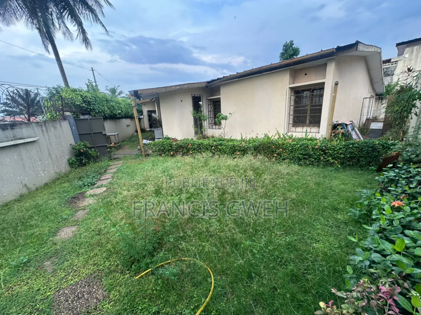 4chbre Villa dans Francis Gweh, Cocody à Louer