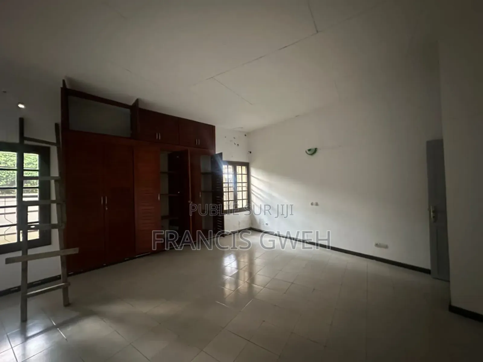 4chbre Villa dans Francis Gweh, Cocody à Louer