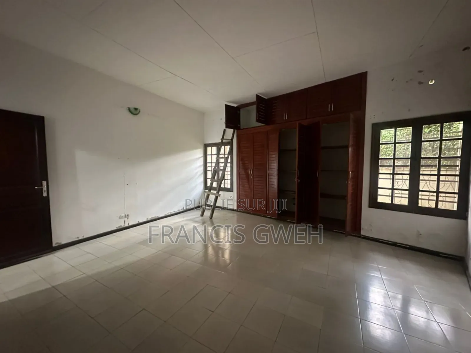 4chbre Villa dans Francis Gweh, Cocody à Louer