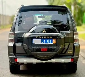 Mitsubishi Pajero 2020 Noir Mat