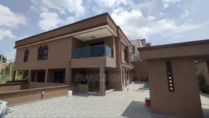 5chbre Duplex dans Francis Gweh, Cocody à Louer