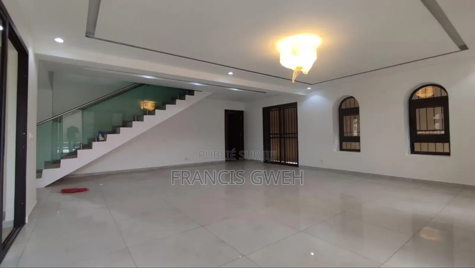 5chbre Duplex dans Francis Gweh, Cocody à Louer