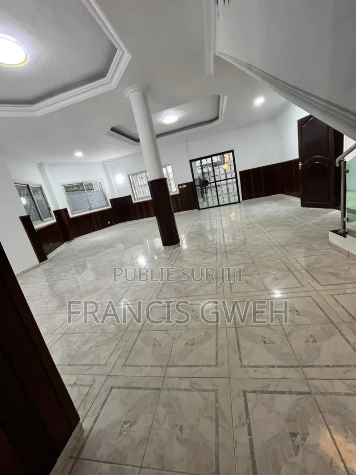 10chbre Duplex dans Francis Gweh, Cocody à Louer