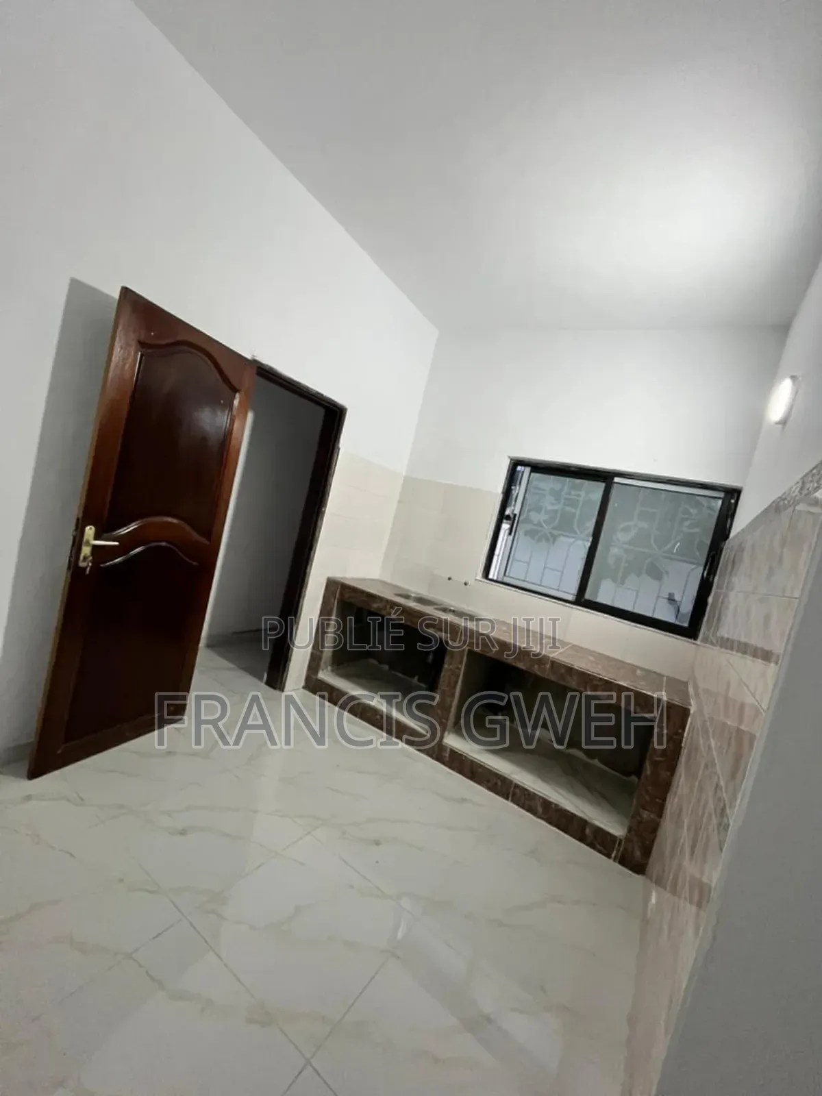 10chbre Duplex dans Francis Gweh, Cocody à Louer