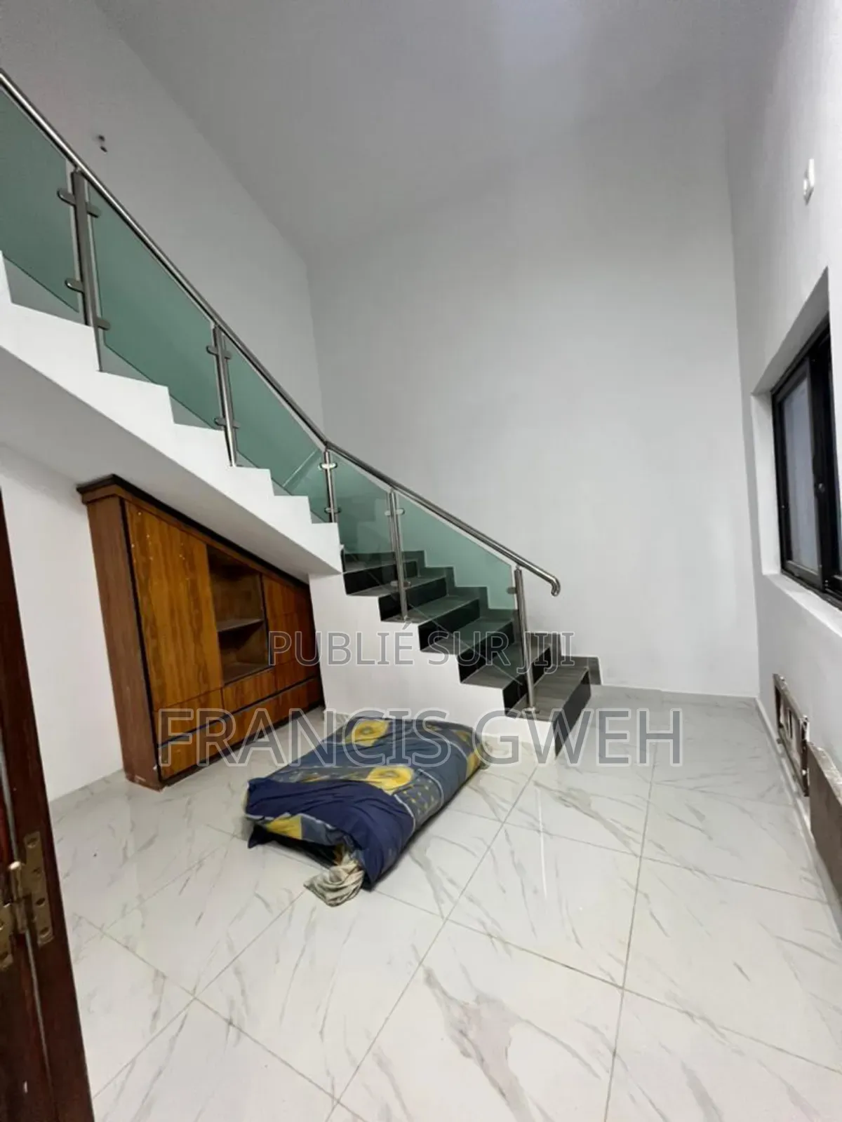 10chbre Duplex dans Francis Gweh, Cocody à Louer