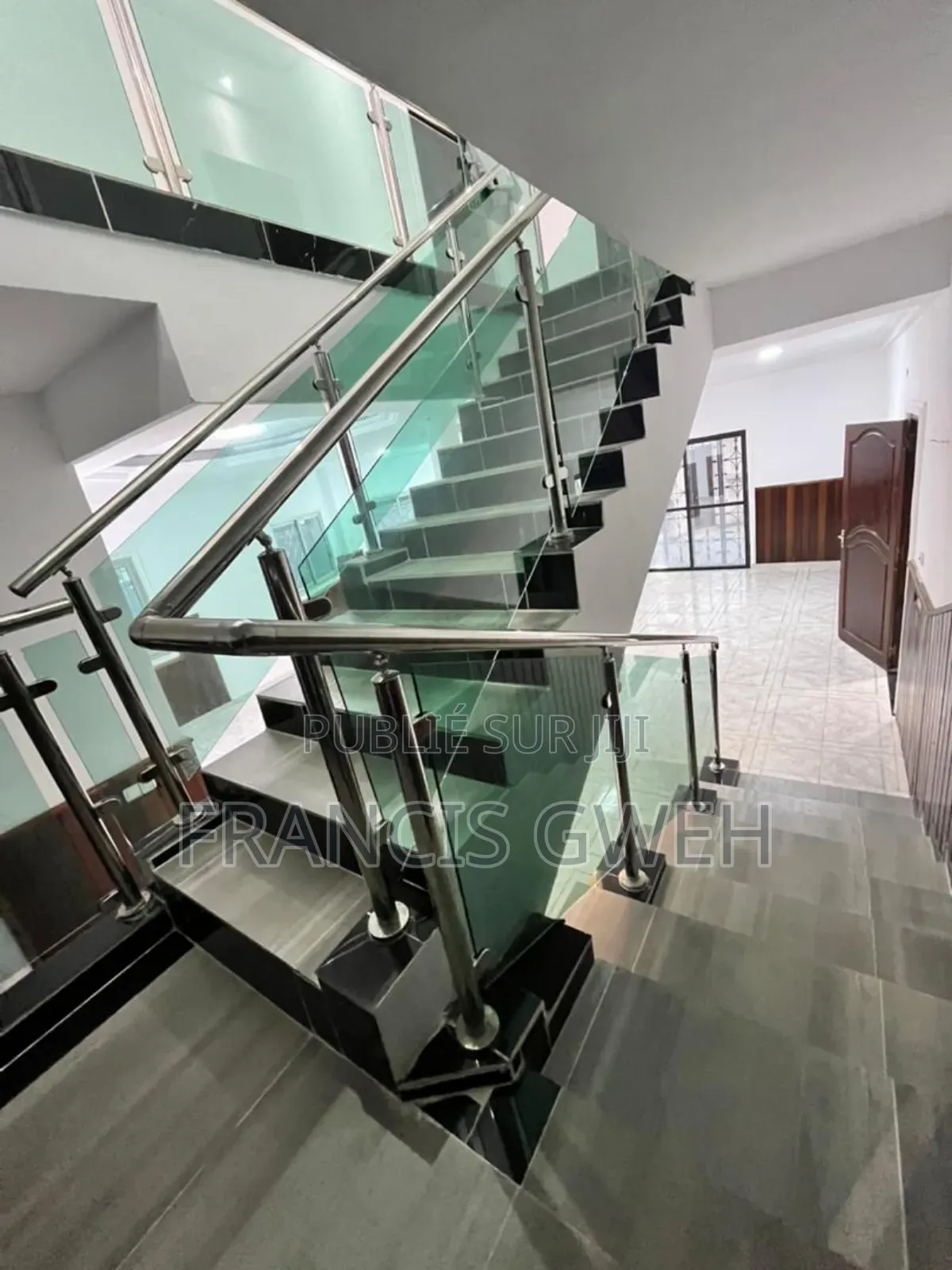 10chbre Duplex dans Francis Gweh, Cocody à Louer