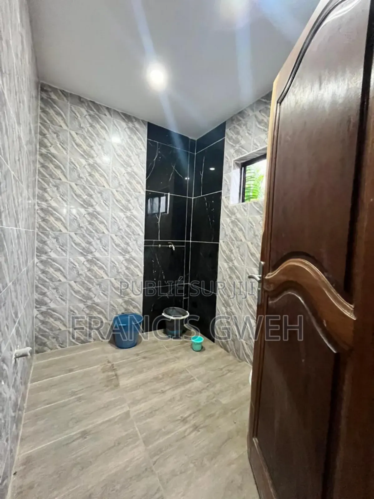 10chbre Duplex dans Francis Gweh, Cocody à Louer