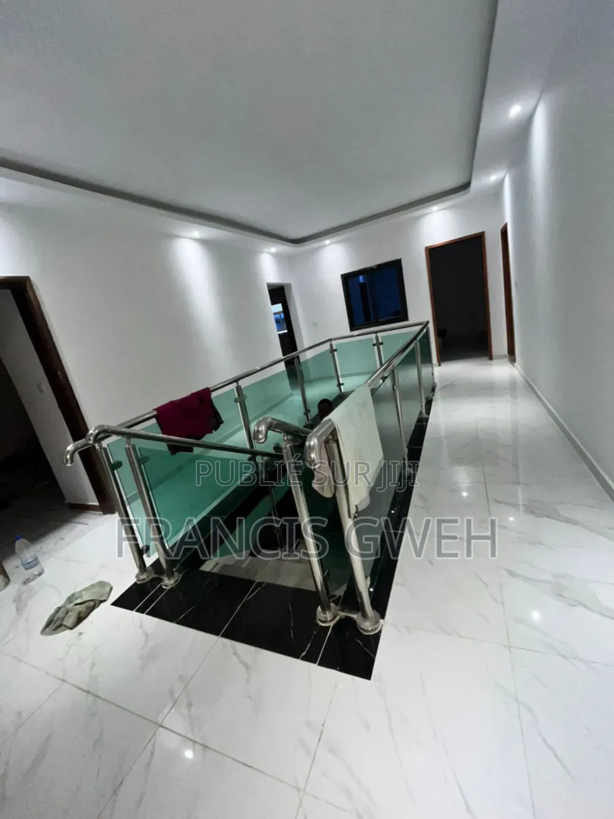 10chbre Duplex dans Francis Gweh, Cocody à Louer