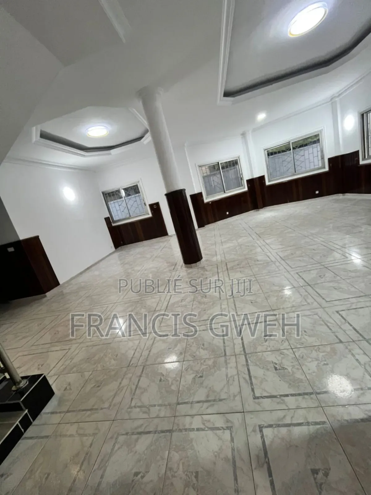 10chbre Duplex dans Francis Gweh, Cocody à Louer