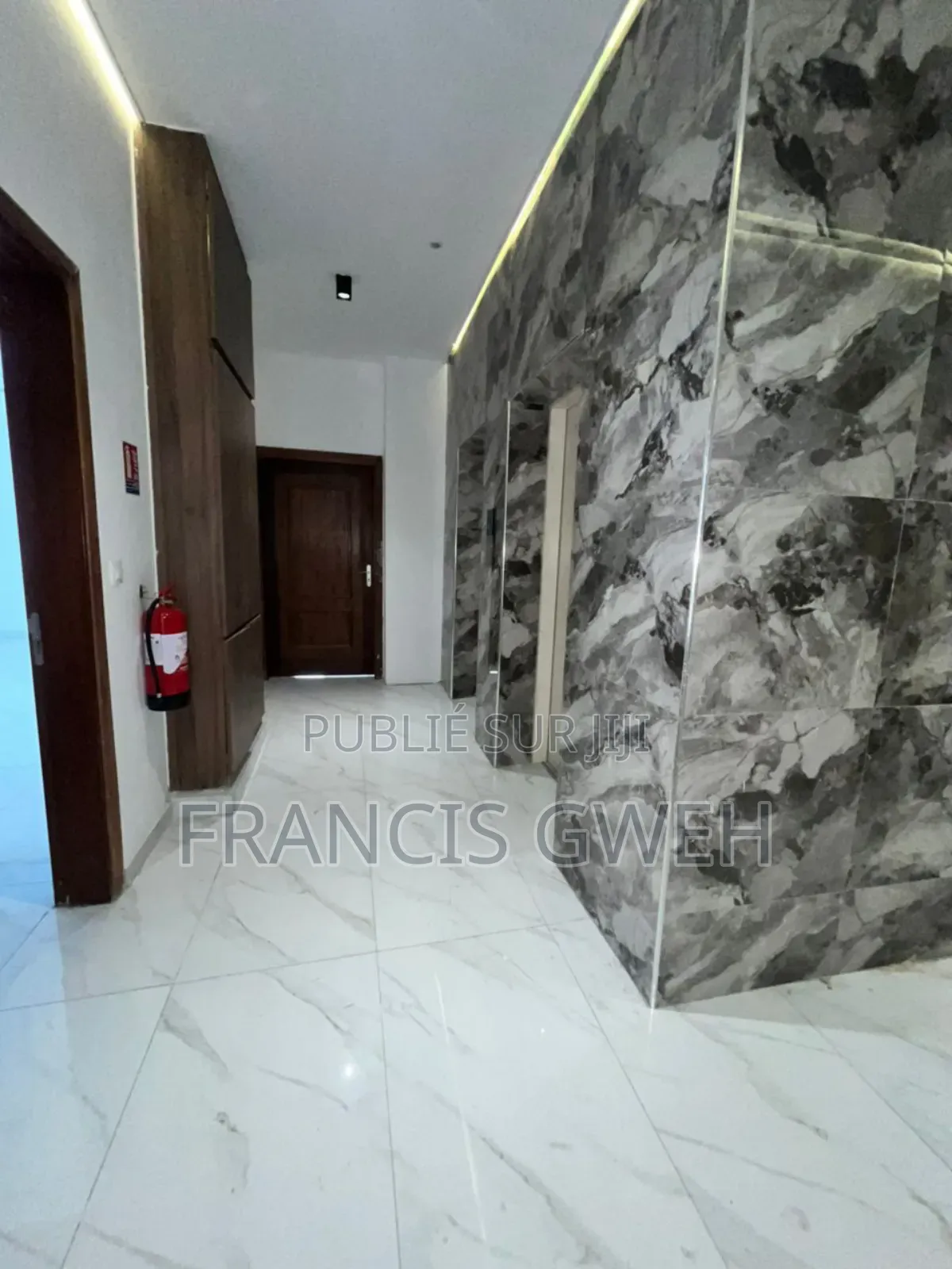 3chbre Appartement dans Francis Gweh, Cocody à Vendre