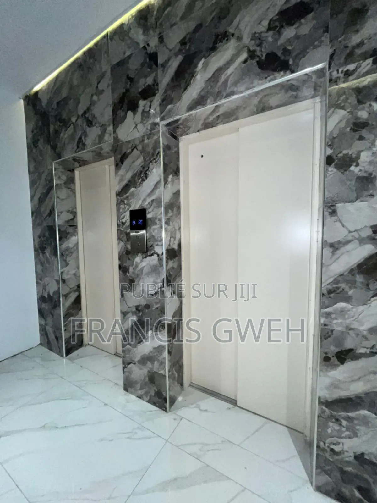 3chbre Appartement dans Francis Gweh, Cocody à Vendre