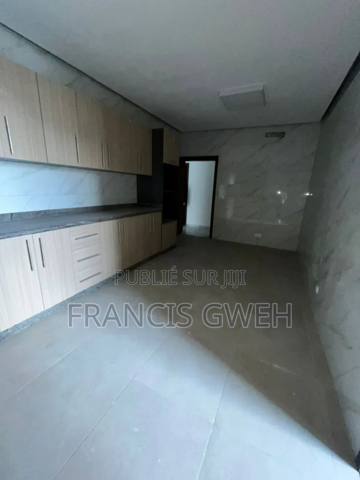 3chbre Appartement dans Francis Gweh, Cocody à Vendre