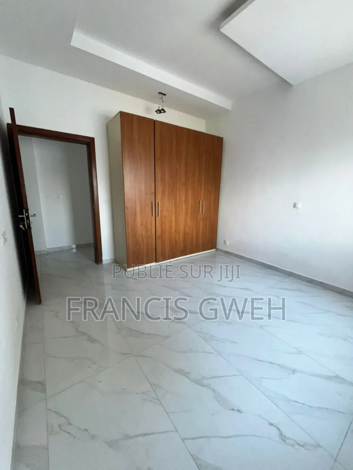 3chbre Appartement dans Francis Gweh, Cocody à Vendre