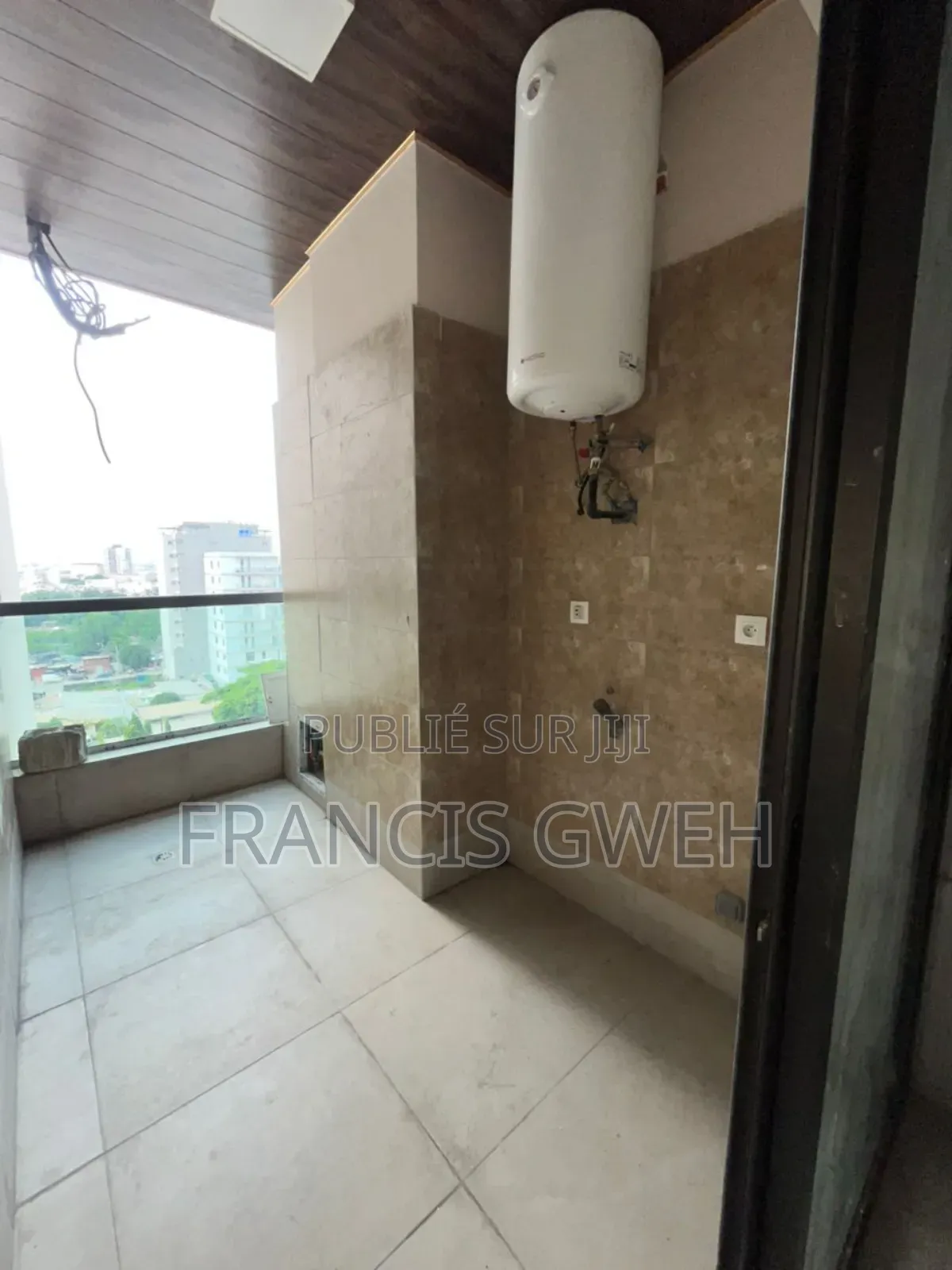 3chbre Appartement dans Francis Gweh, Cocody à Vendre