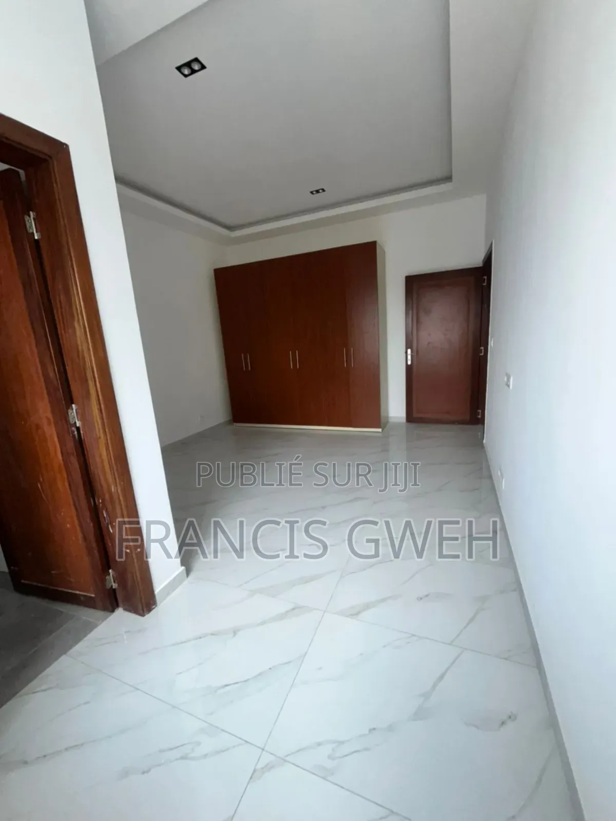 3chbre Appartement dans Francis Gweh, Cocody à Vendre