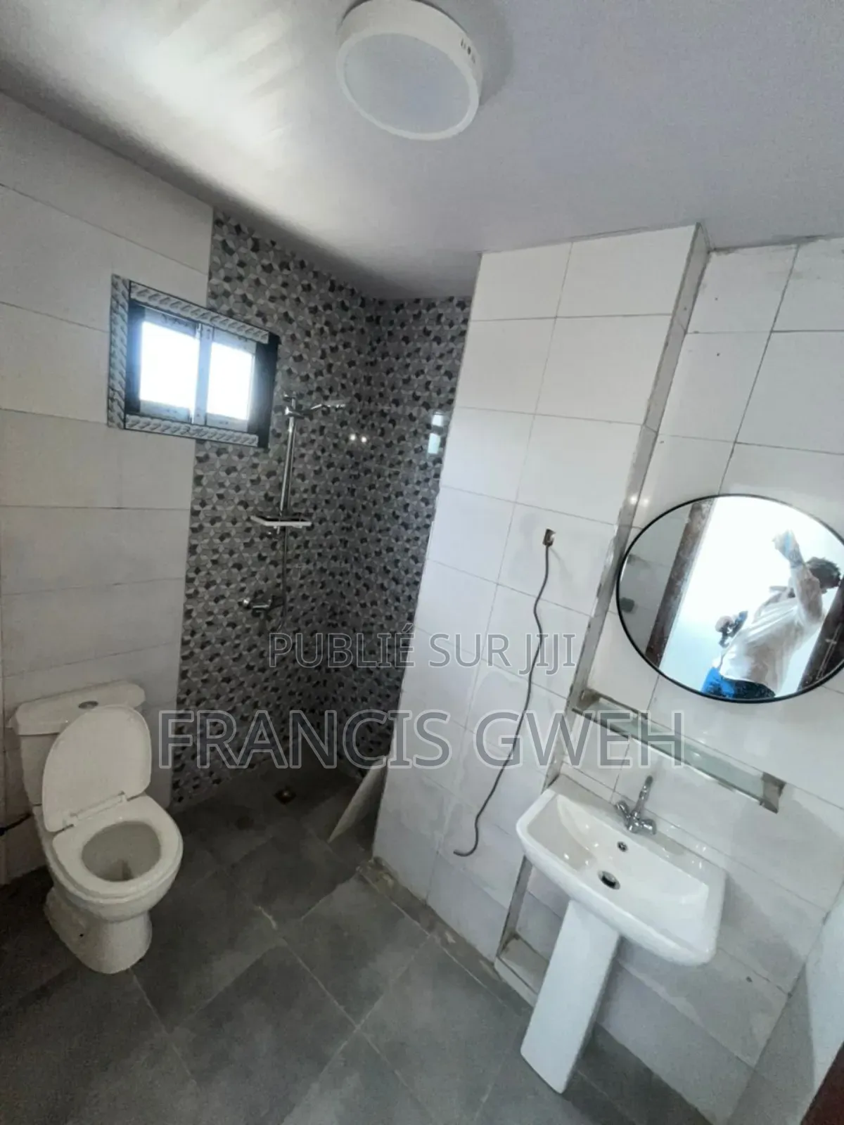 3chbre Appartement dans Francis Gweh, Cocody à Vendre