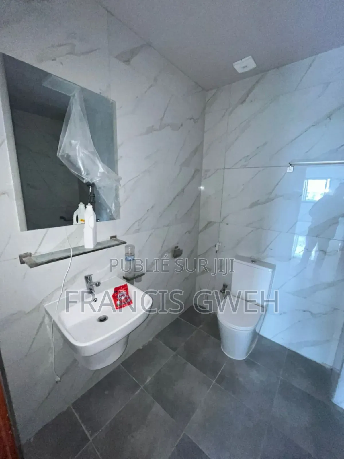 3chbre Appartement dans Francis Gweh, Cocody à Vendre