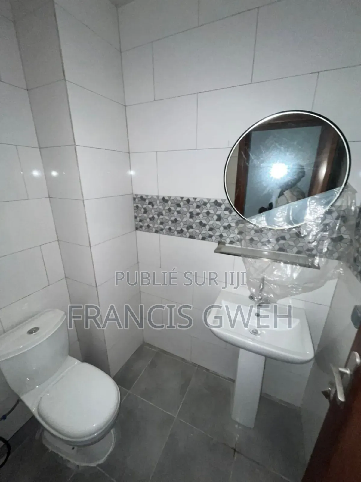 3chbre Appartement dans Francis Gweh, Cocody à Vendre