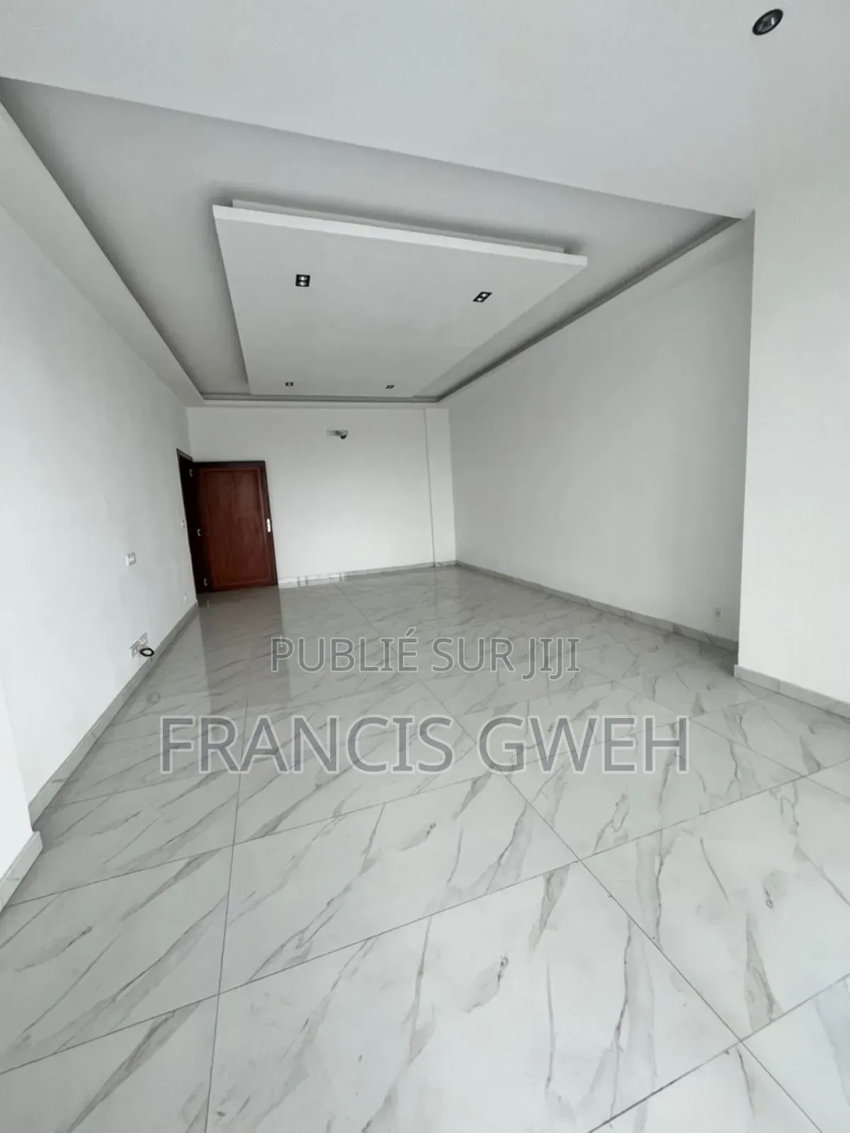 3chbre Appartement dans Francis Gweh, Cocody à Vendre