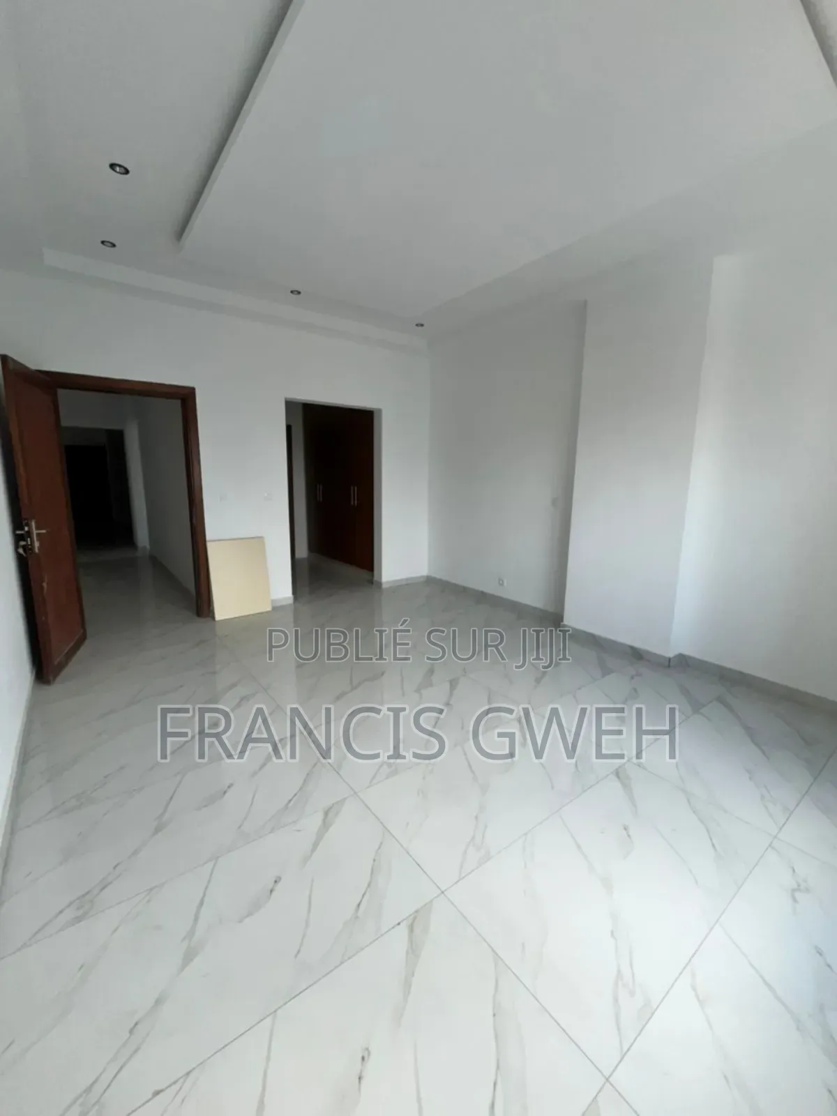 3chbre Appartement dans Francis Gweh, Cocody à Vendre
