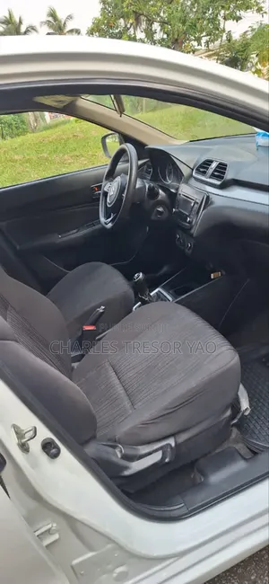 Suzuki Dzire 2024 Blanc