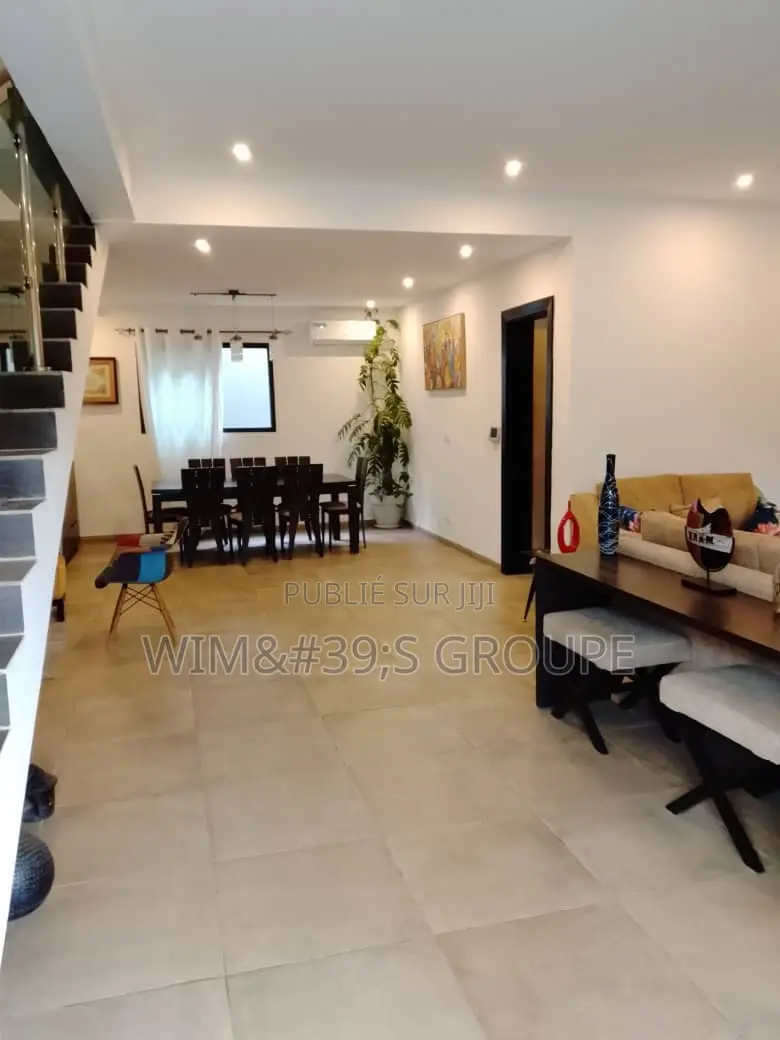 6chbre Villa dans Cocody à Vendre