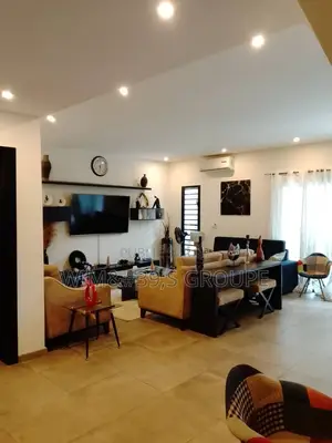 6chbre Villa dans Cocody à Vendre