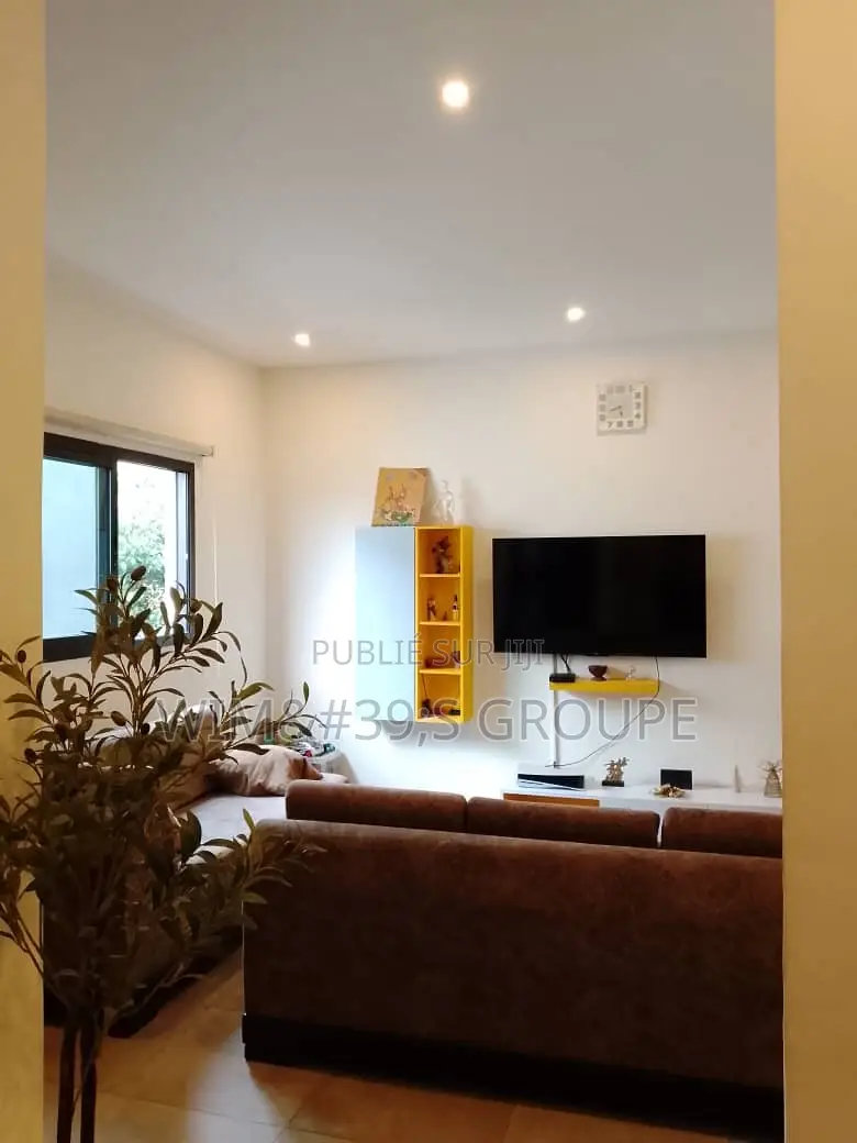 6chbre Villa dans Cocody à Vendre