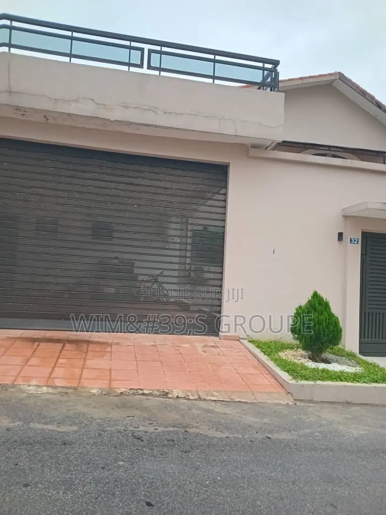 4chbre Duplex dans Cocody à Vendre
