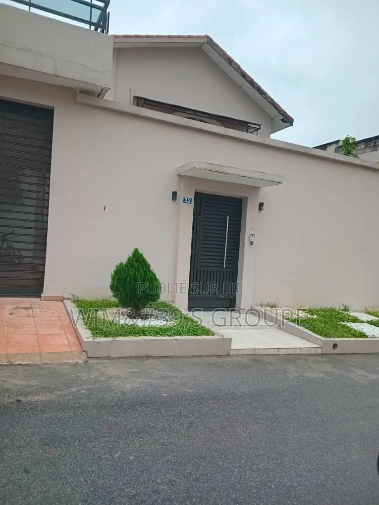 4chbre Duplex dans Cocody à Vendre