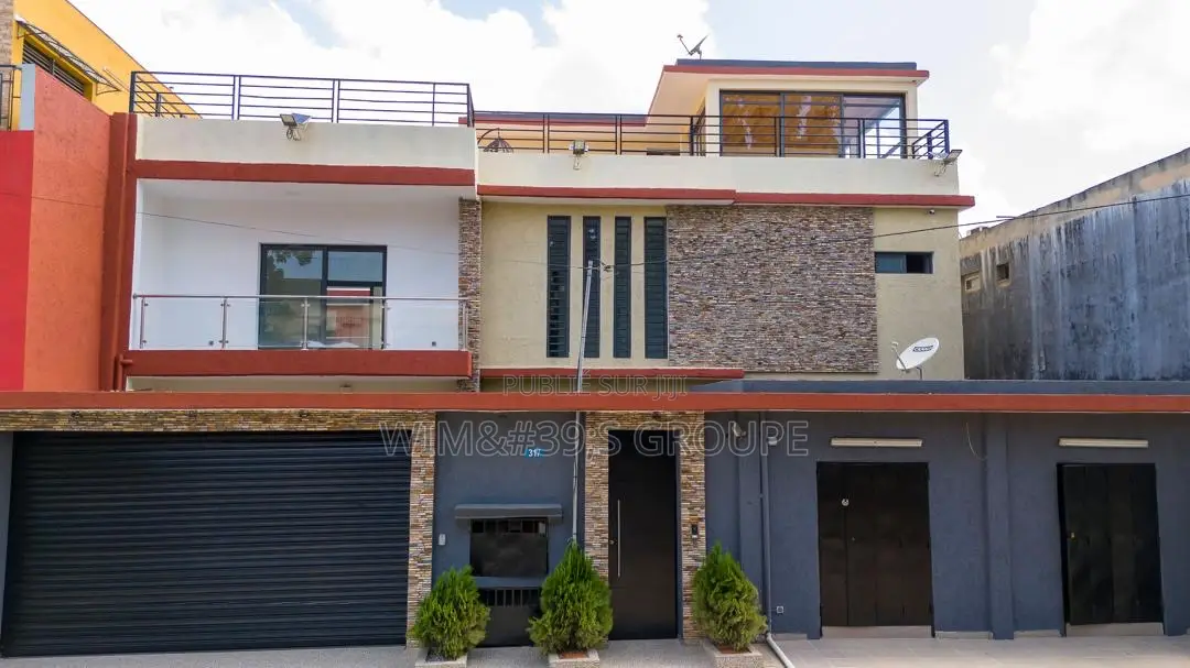 7chbre Duplex dans Cocody à Vendre