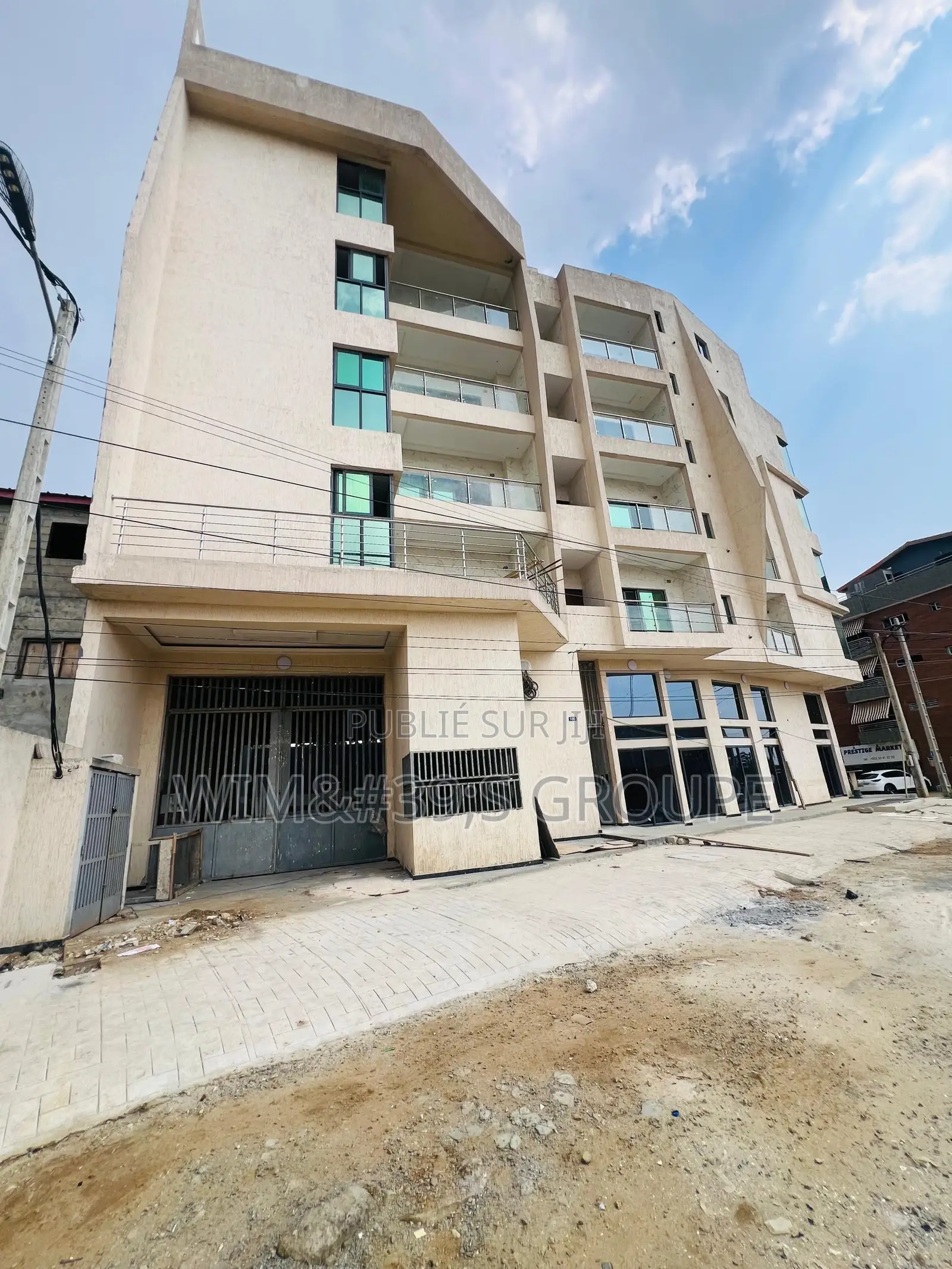 Immeuble a Angré R+4 Nouveaux Chu Angré