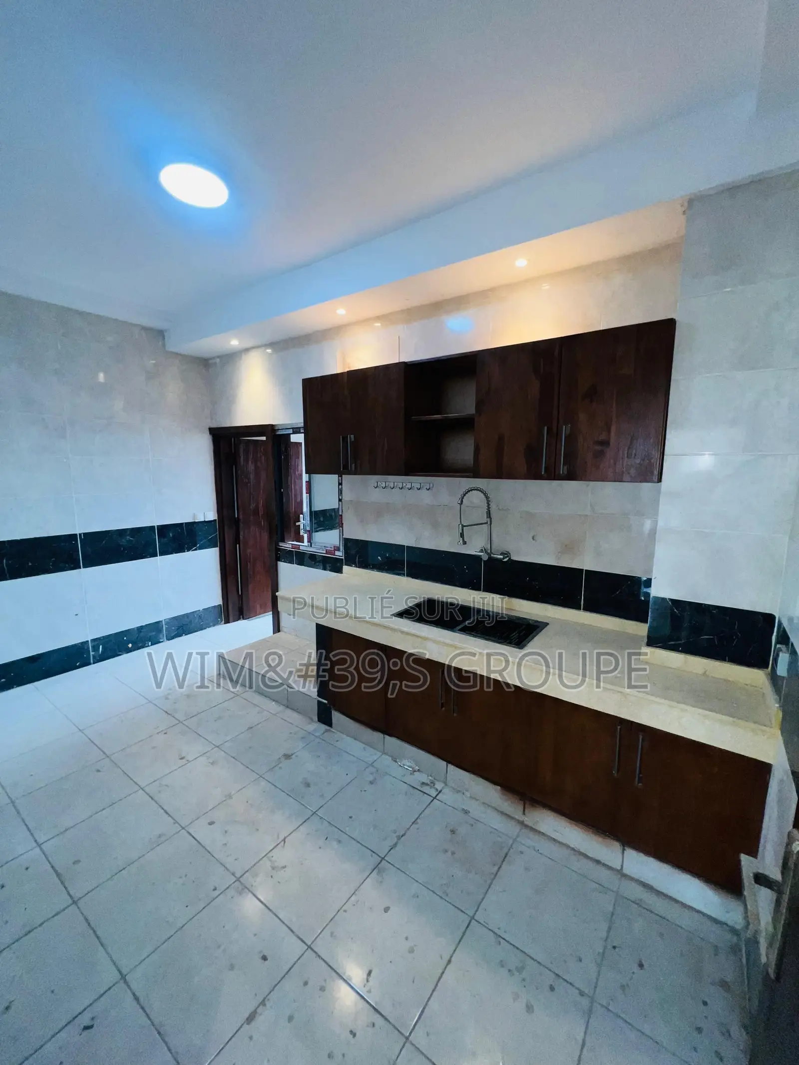 Immeuble a Angré R+4 Nouveaux Chu Angré