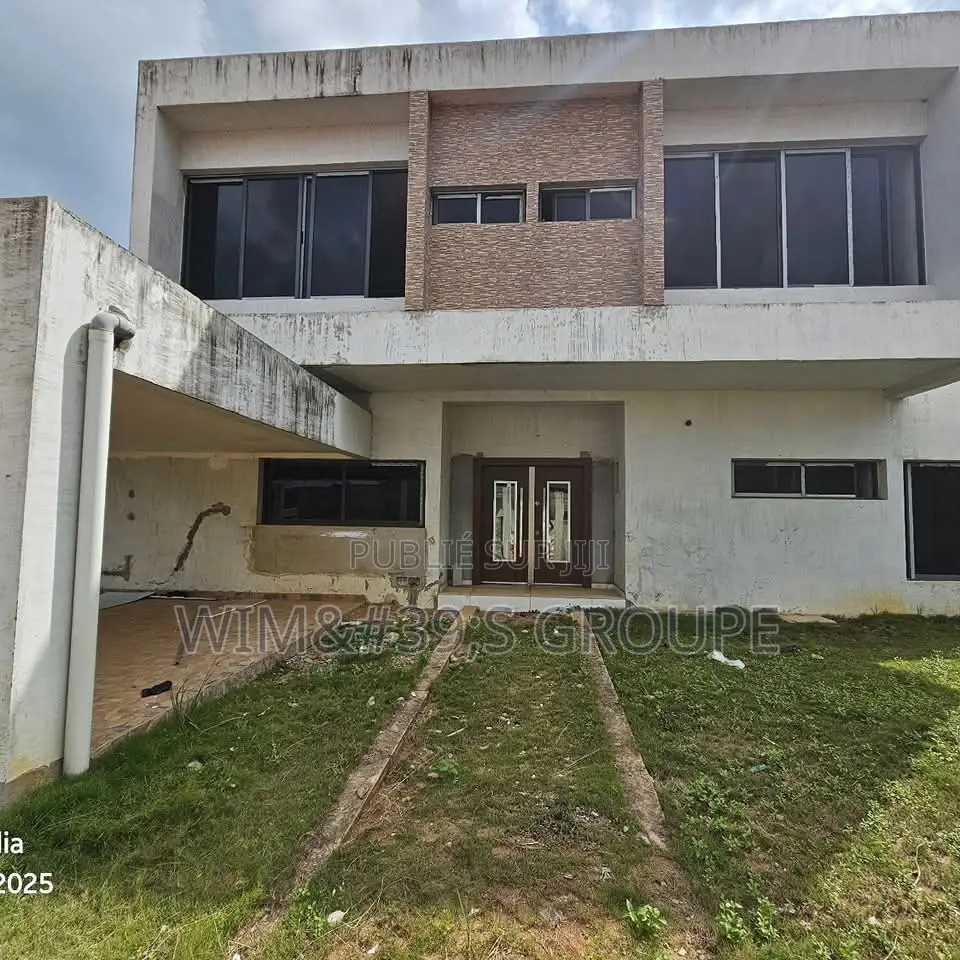 5chbre Villa dans Cocody à Vendre