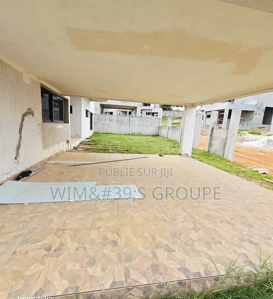 5chbre Villa dans Cocody à Vendre