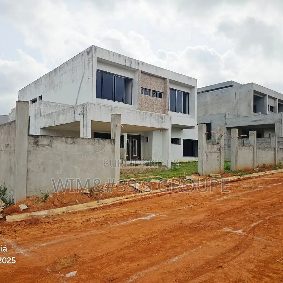 5chbre Villa dans Cocody à Vendre