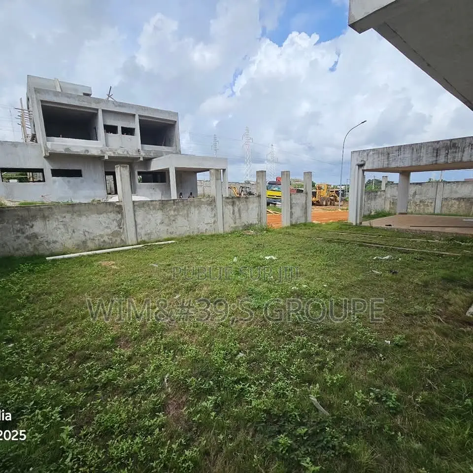 5chbre Villa dans Cocody à Vendre