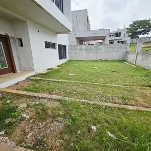 5chbre Villa dans Cocody à Vendre