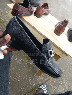 Je Vends Les Chaussures Friperie Homme Premier Choix