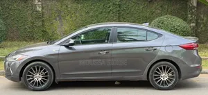 Hyundai Elantra ECO Sedan FWD (1.4L 4cyl 7A) 2017 Gris