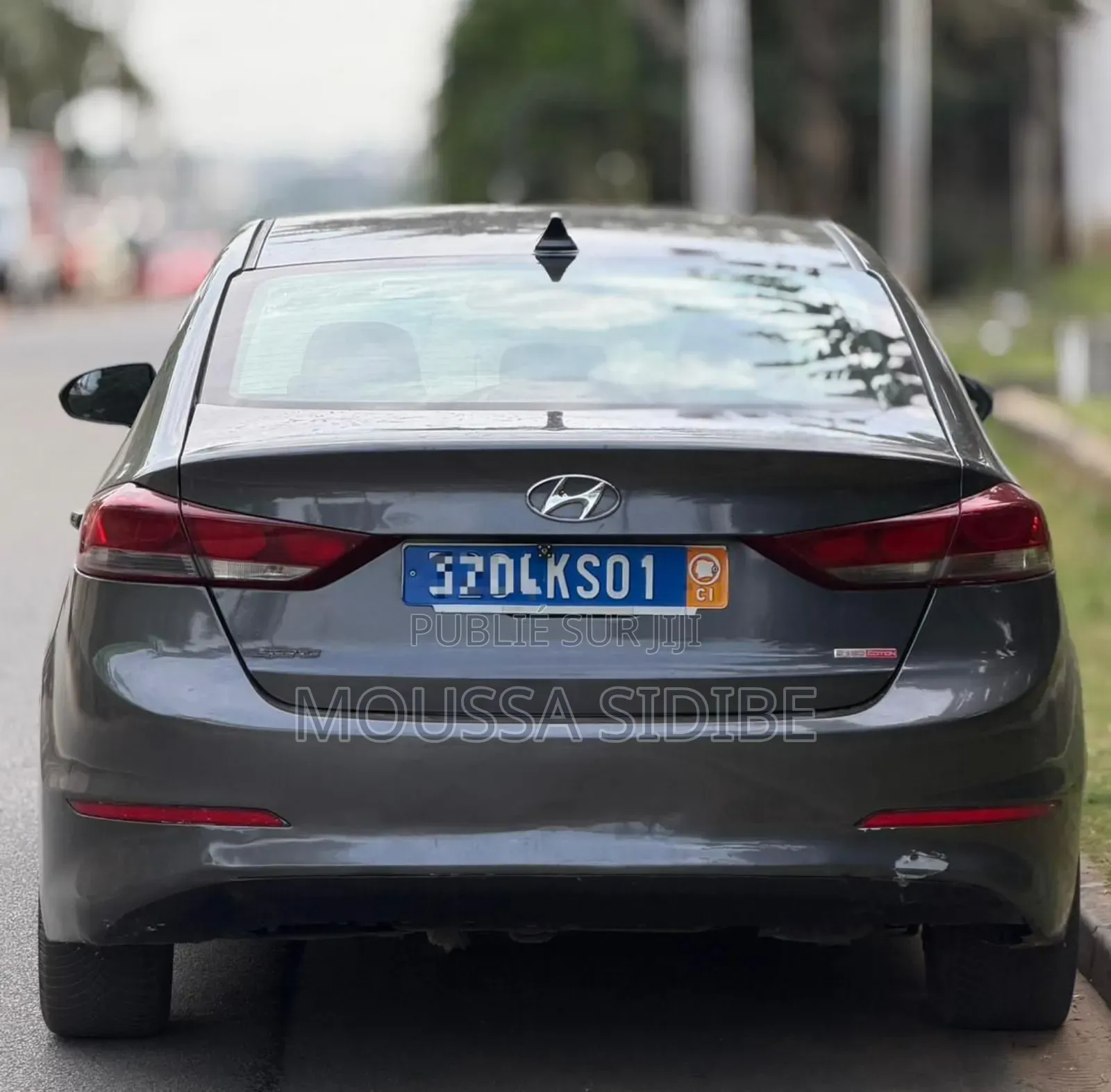 Hyundai Elantra ECO Sedan FWD (1.4L 4cyl 7A) 2017 Gris