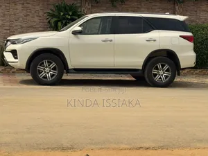 Toyota Fortuner 2021 Blanc cassé