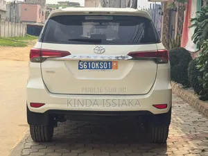 Toyota Fortuner 2021 Blanc cassé