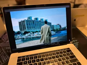 New Apple MacBook Pro 2019 32GB Intel Core I9 SSD 512GB