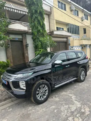 Mitsubishi Montero Sport 2022 Black