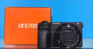 Sony A6700 + Sony 16-50mm