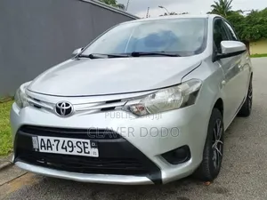 Toyota Yaris 2013 Gris
