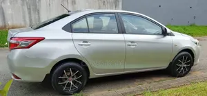 Toyota Yaris 2013 Gris